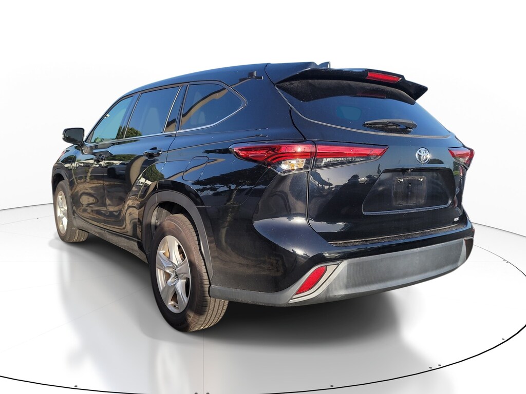 Used 2022 Toyota Highlander LE SUV