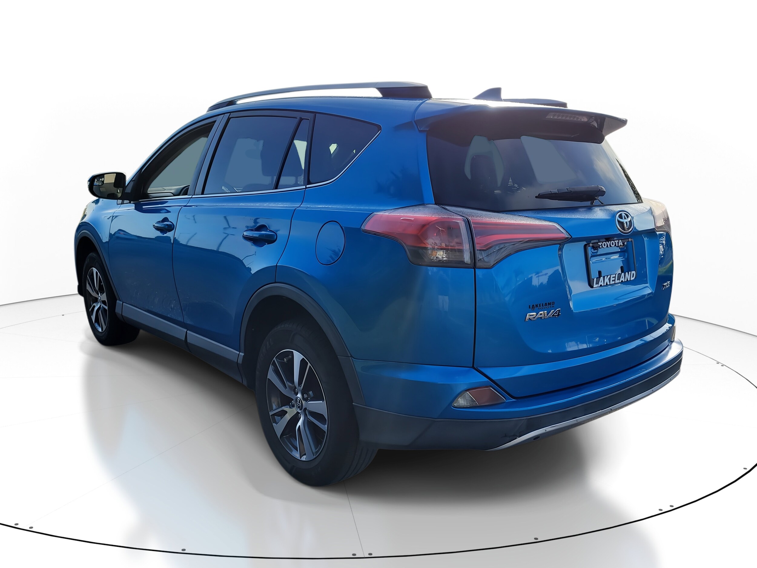 2016 Toyota RAV4 XLE photo 4