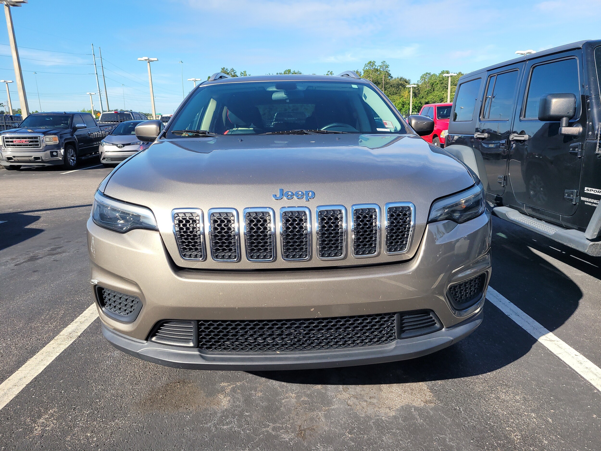2020 Jeep Cherokee Latitude photo 2
