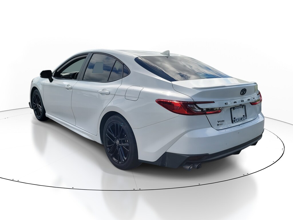 2025 Toyota Camry SE photo 4