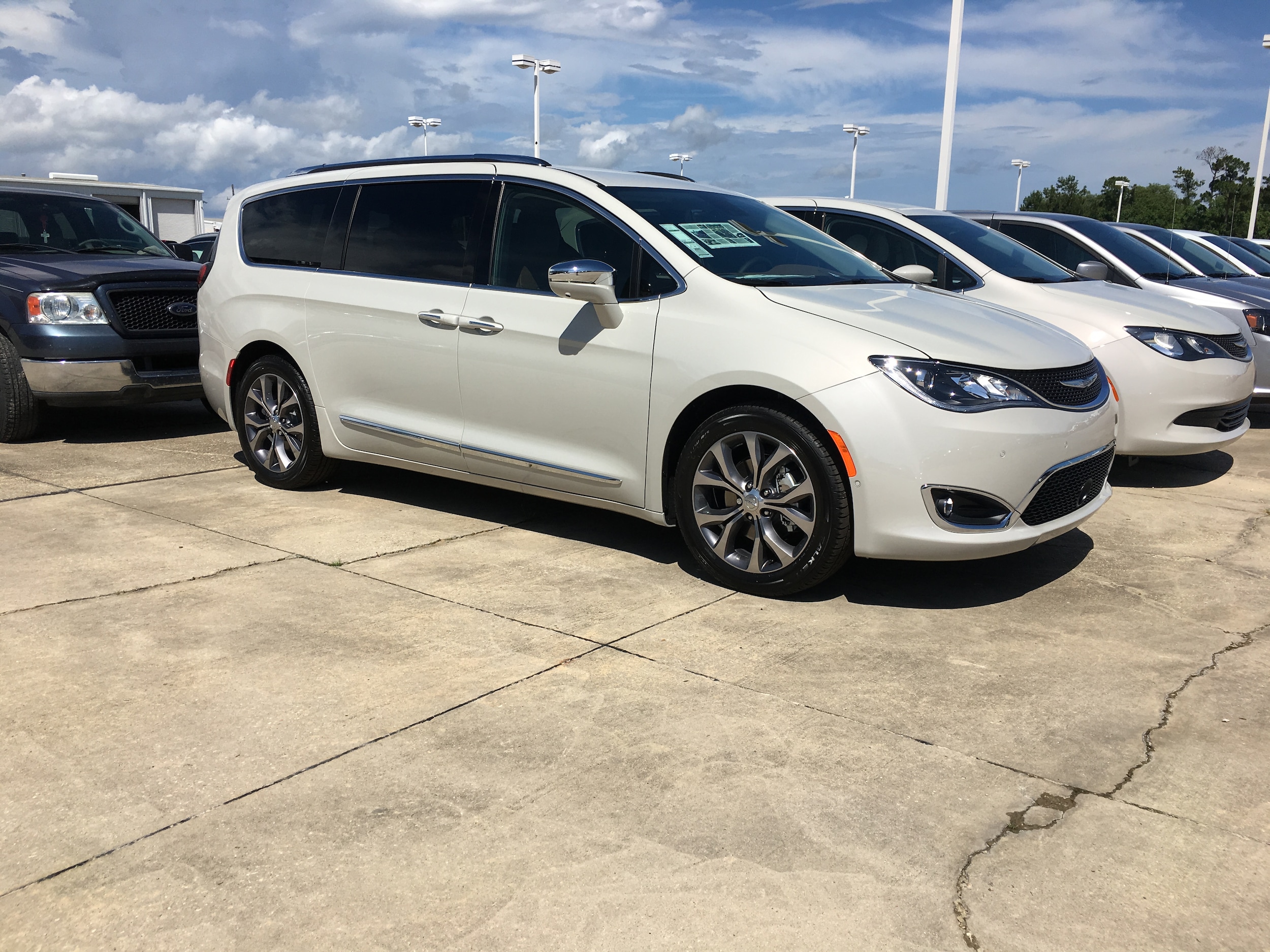2017 town and country van