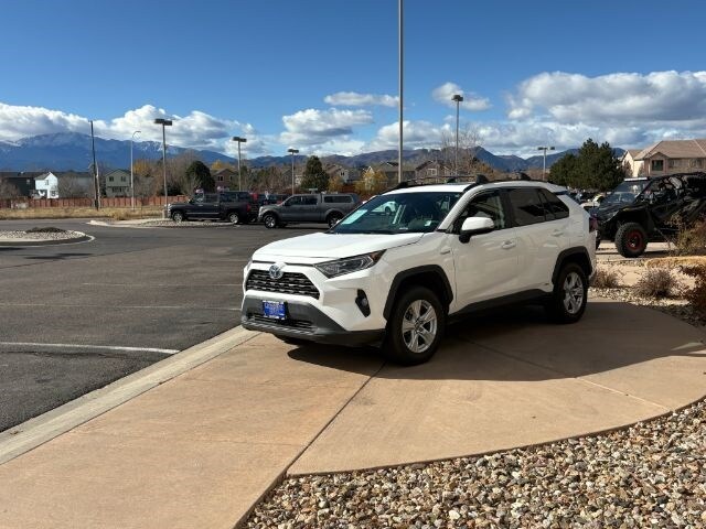 2019 Toyota RAV4 Hybrid XLE photo 3