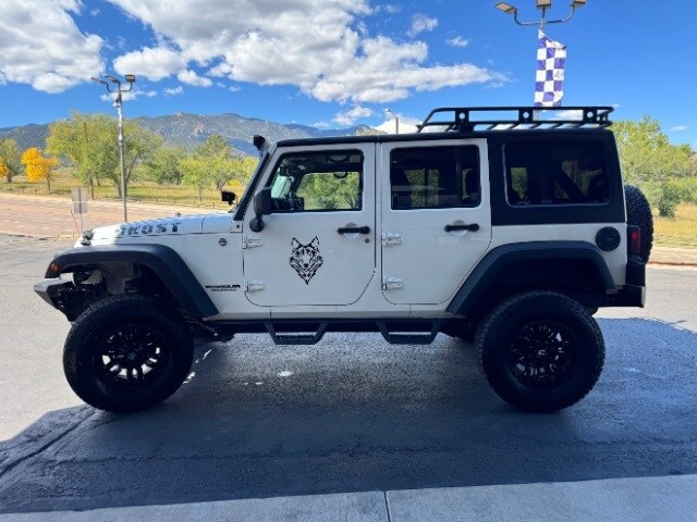 2015 Jeep Wrangler Unlimited Rubicon photo 3