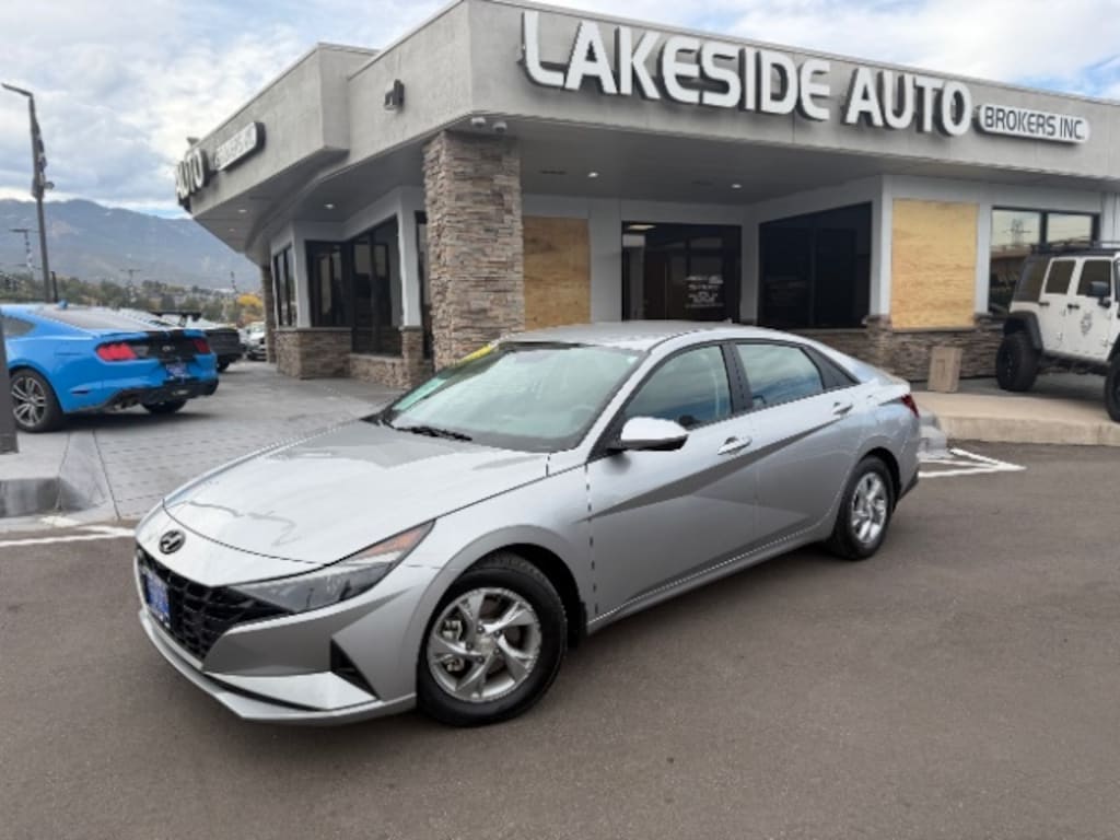 Used 2023 Hyundai Elantra SE Sedan