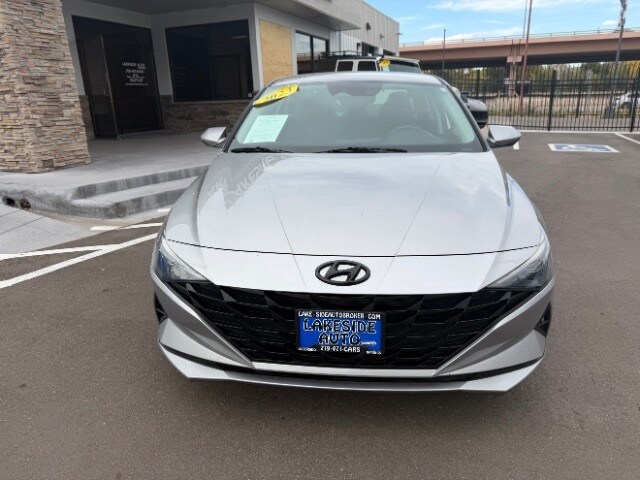 2023 Hyundai Elantra SE photo 3