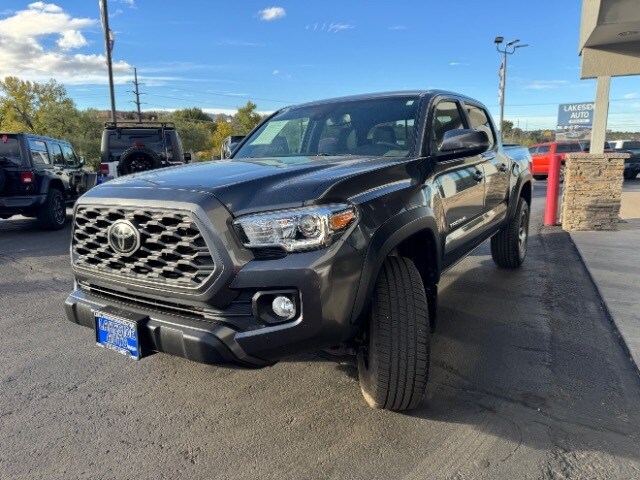 2022 Toyota Tacoma TRD Off-Road photo 2
