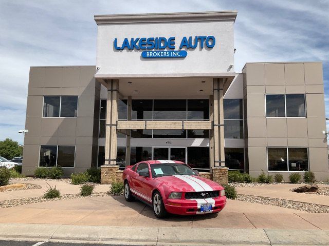 2005 Ford Mustang Deluxe