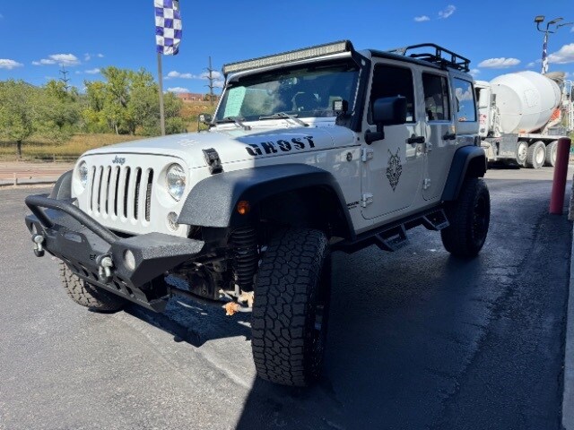 2015 Jeep Wrangler Unlimited Rubicon photo 2