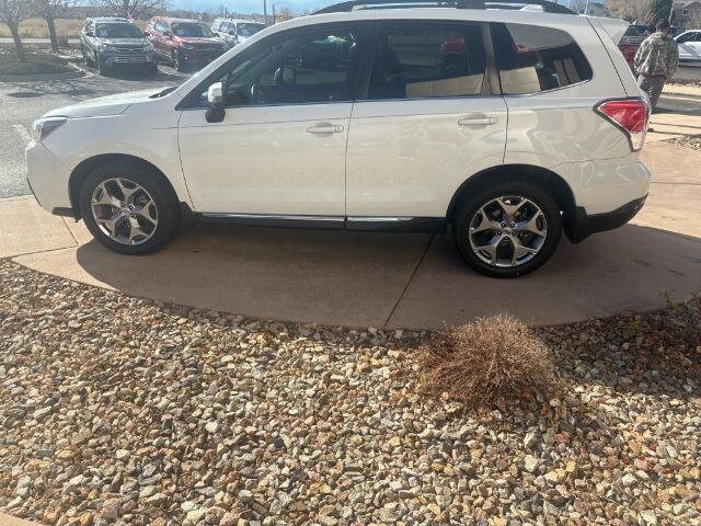 2017 Subaru Forester 2.5i Touring photo 3