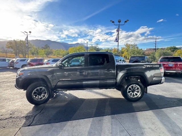 2022 Toyota Tacoma TRD Off-Road photo 3