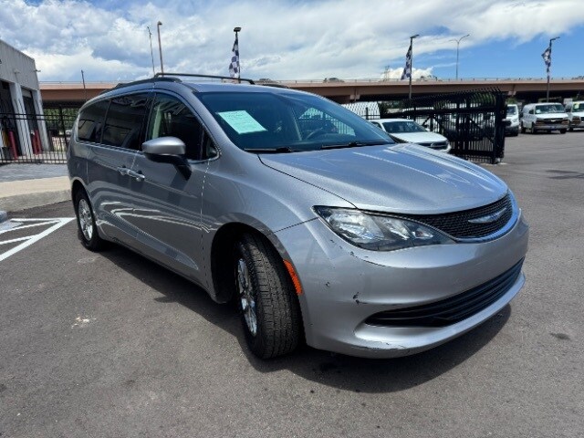 2020 Chrysler Voyager LXi photo 3