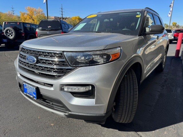 2023 Ford Explorer XLT photo 2