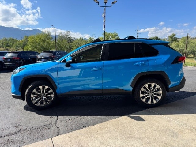 2021 Toyota RAV4 XLE Premium photo 4