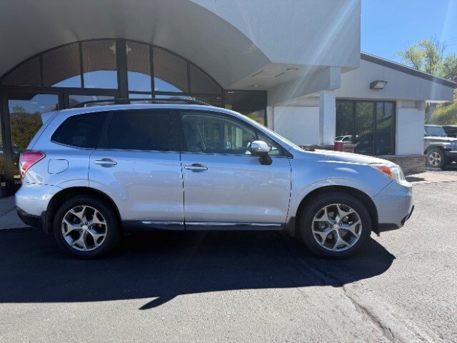 2016 Subaru Forester 2.5i Touring photo 3