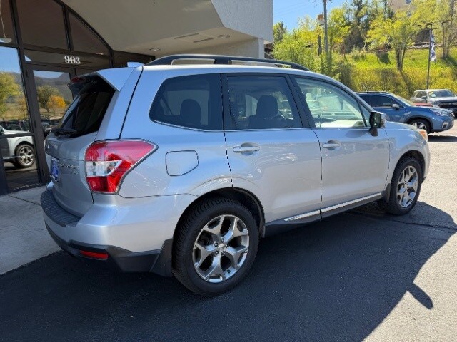 2016 Subaru Forester 2.5i Touring photo 2