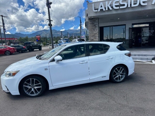 2015 Lexus CT 200h photo 2