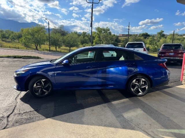 2023 Hyundai Elantra SEL Convenience photo 3