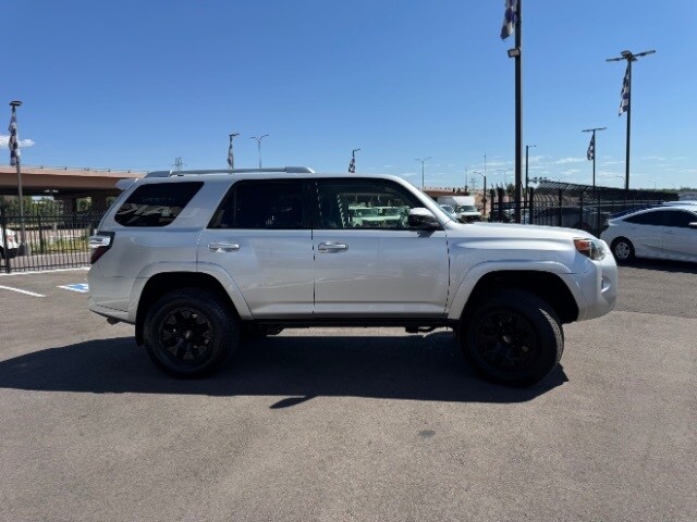 2016 Toyota 4Runner SR5 photo 4