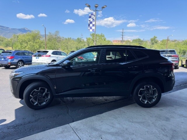 2025 Chevrolet Trax LT photo 3
