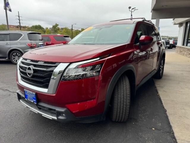 2023 Nissan Pathfinder SL photo 2