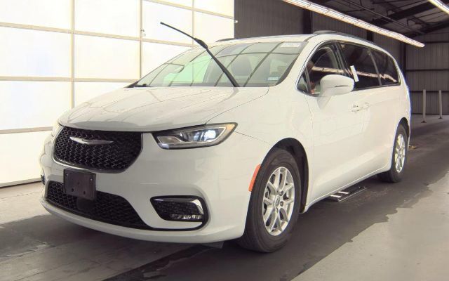2022 Chrysler Pacifica Touring L's photo