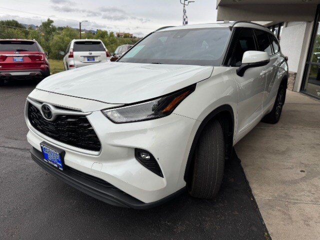 2022 Toyota Highlander XLE photo 2