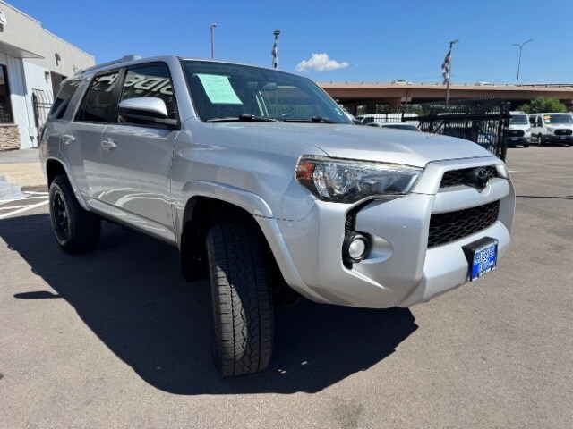2016 Toyota 4Runner SR5 photo 3