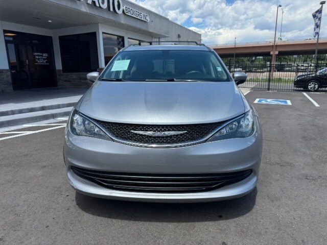 2020 Chrysler Voyager LXi photo 2