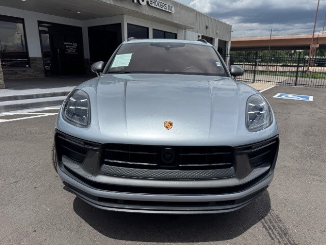 2024 Porsche Macan T photo 2