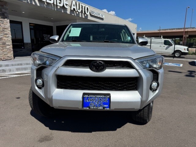 2016 Toyota 4Runner SR5 photo 2