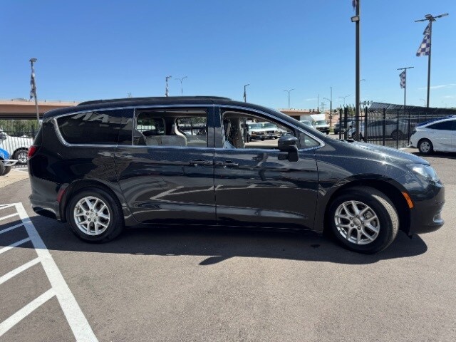 2020 Chrysler Voyager LXi photo 4