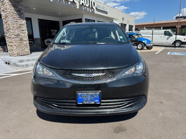 2020 Chrysler Voyager LXi photo 2
