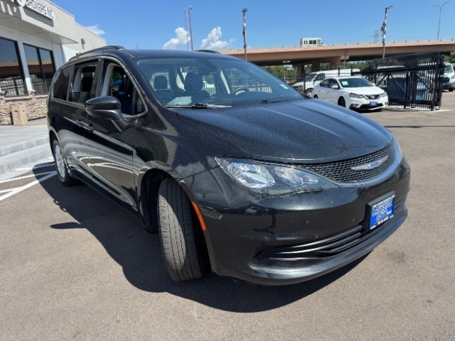 2020 Chrysler Voyager LXi photo 3