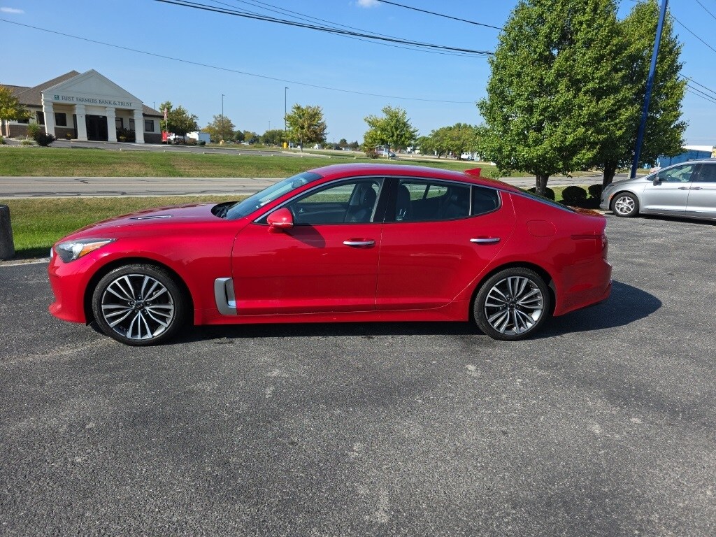 2019 Kia Stinger photo 2