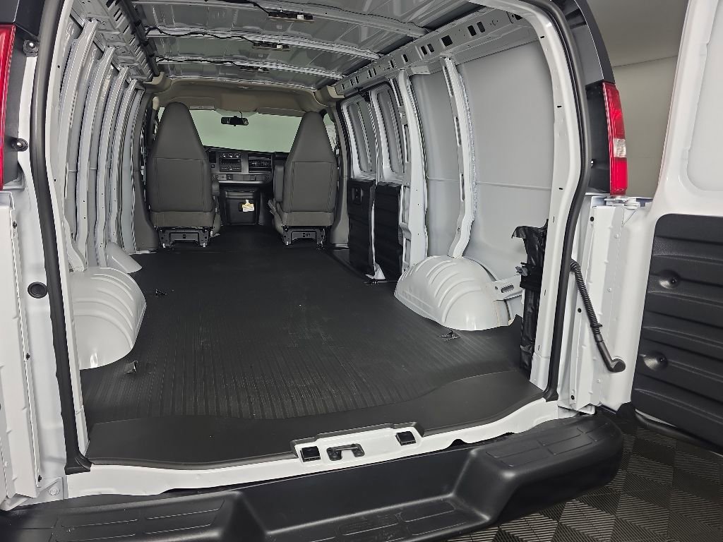 2026 Chevrolet Express Cargo Work Van - Photo 22