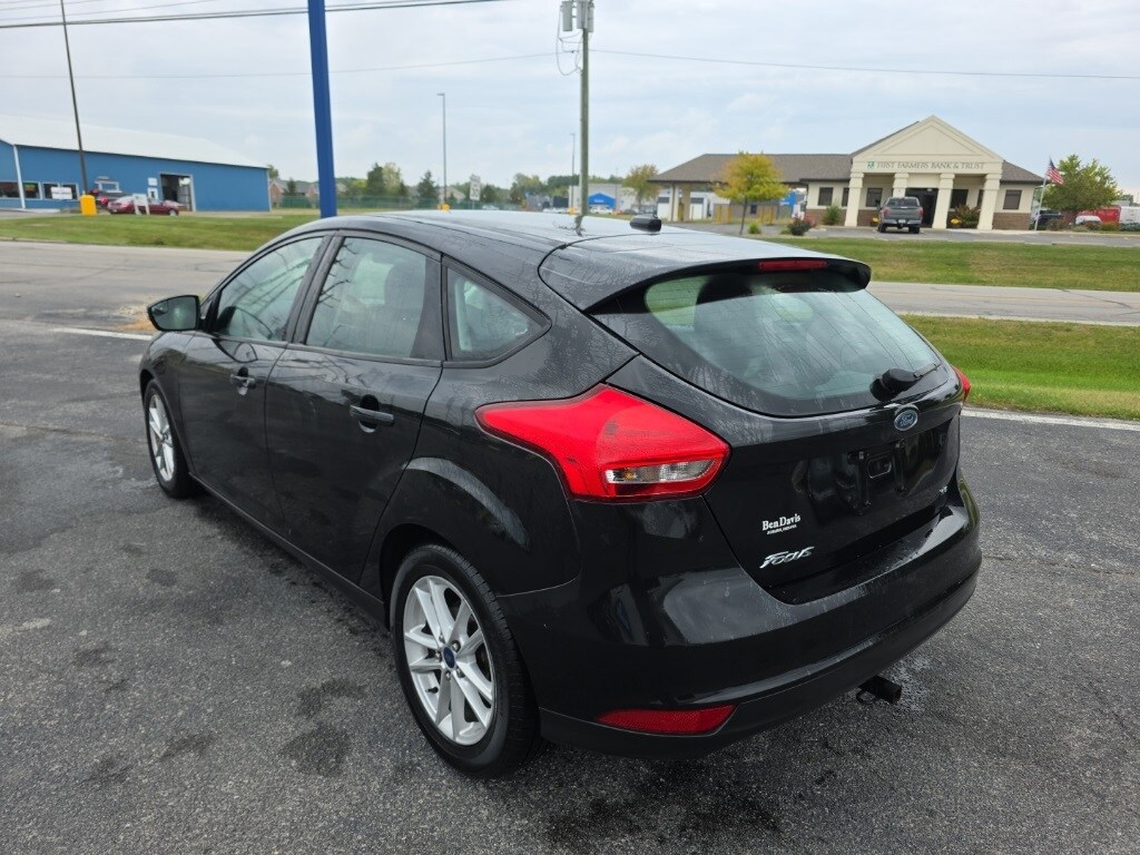 2015 Ford Focus SE photo 2
