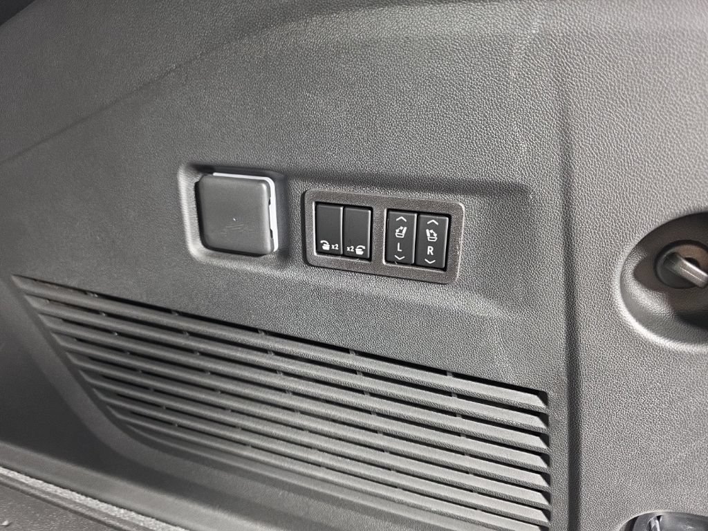 2026 Chevrolet Suburban LT - Photo 30