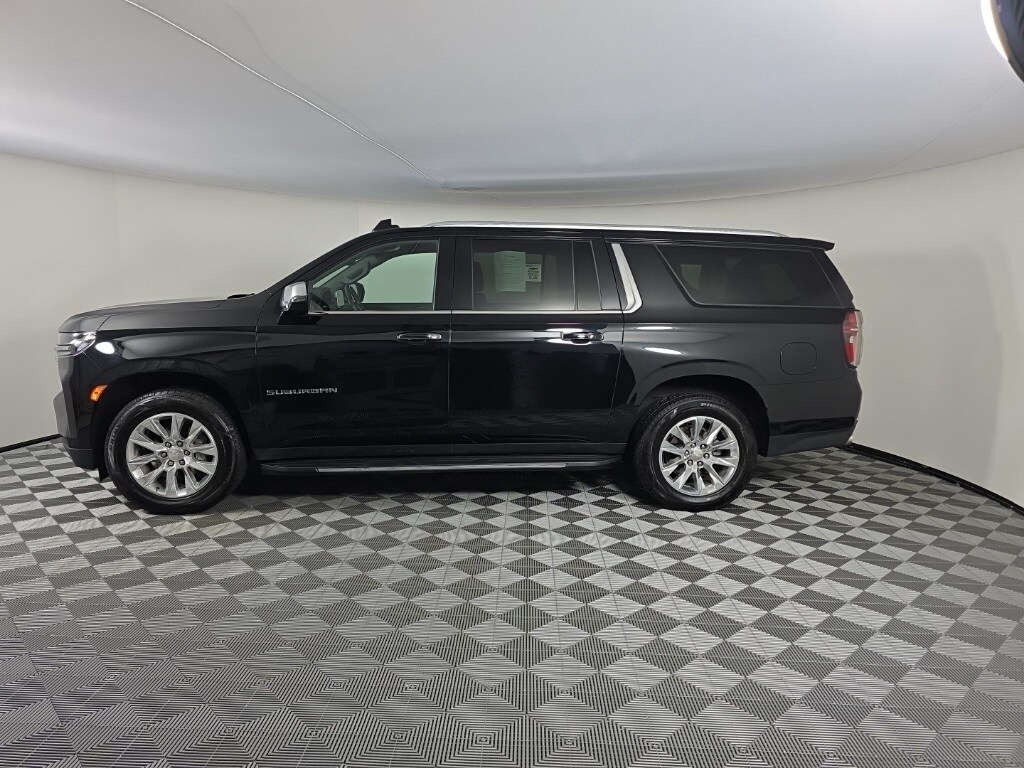 2024 Chevrolet Suburban Premier photo 2