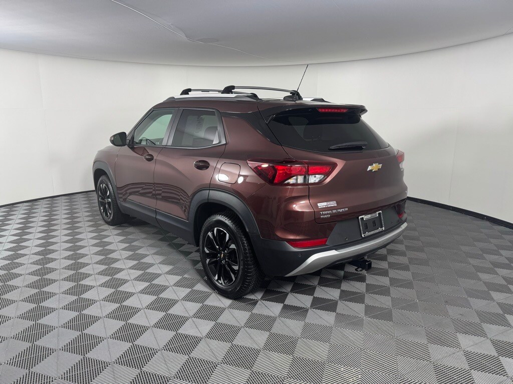 2022 Chevrolet Trailblazer LT photo 2