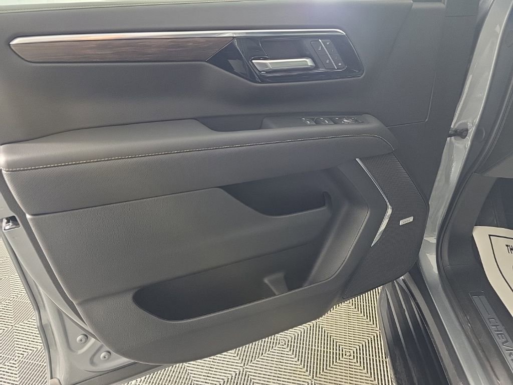 2025 Chevrolet Suburban Premier - Photo 12