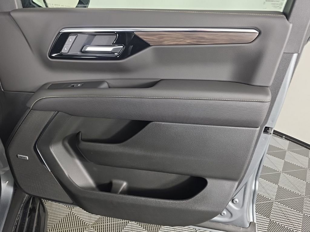 2025 Chevrolet Suburban Premier - Photo 43