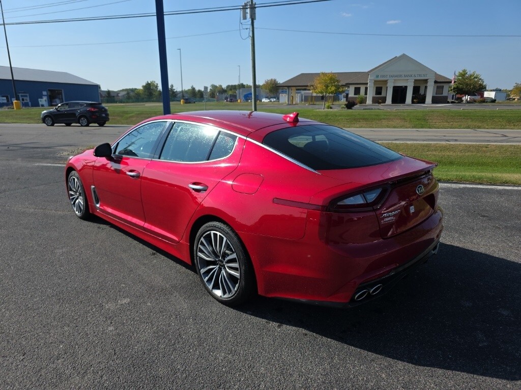 2019 Kia Stinger photo 3