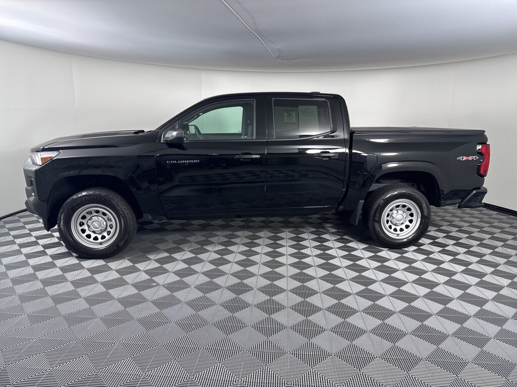 2024 Chevrolet Colorado Work Truck photo 2