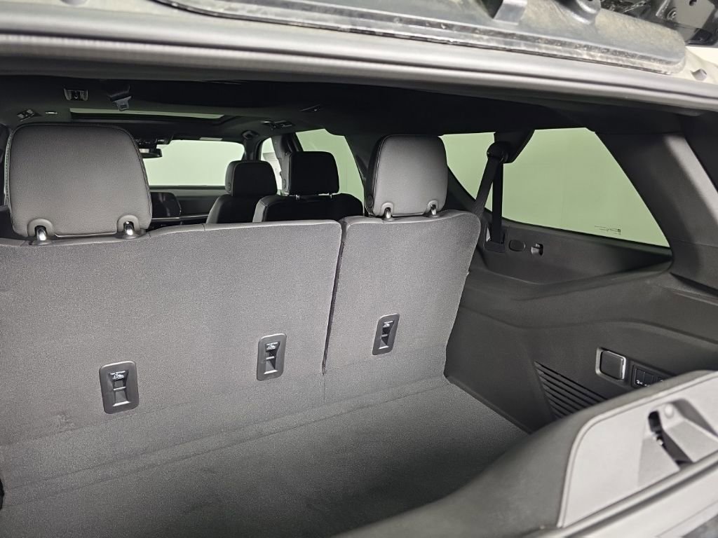 2025 Chevrolet Suburban Premier - Photo 36