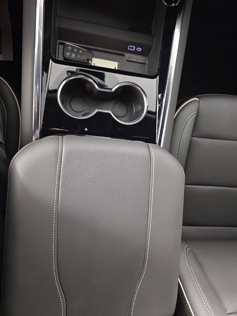 2025 Chevrolet Suburban Premier - Photo 23