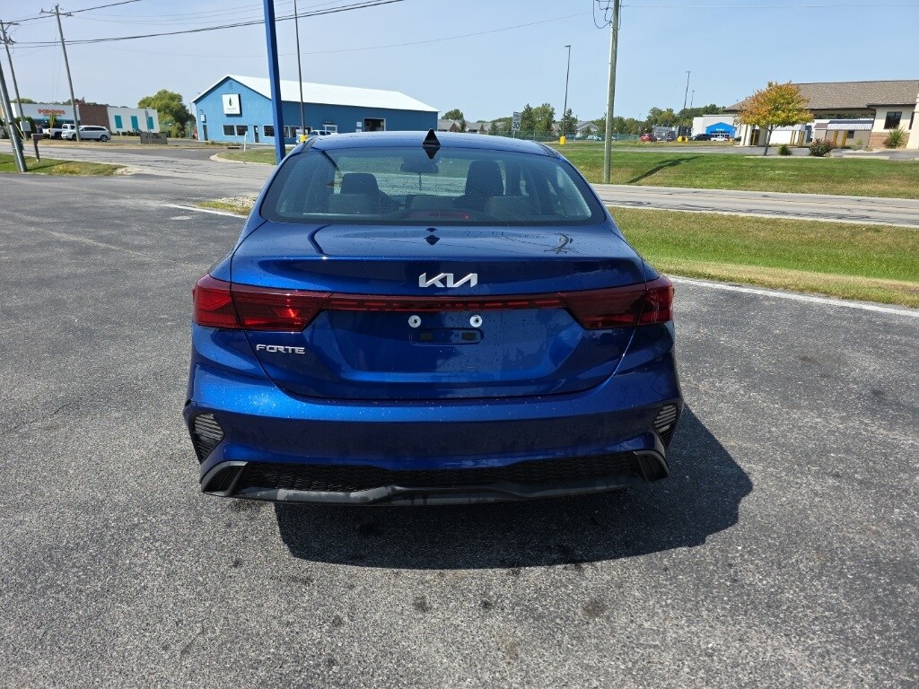 2023 Kia Forte LXS photo 4