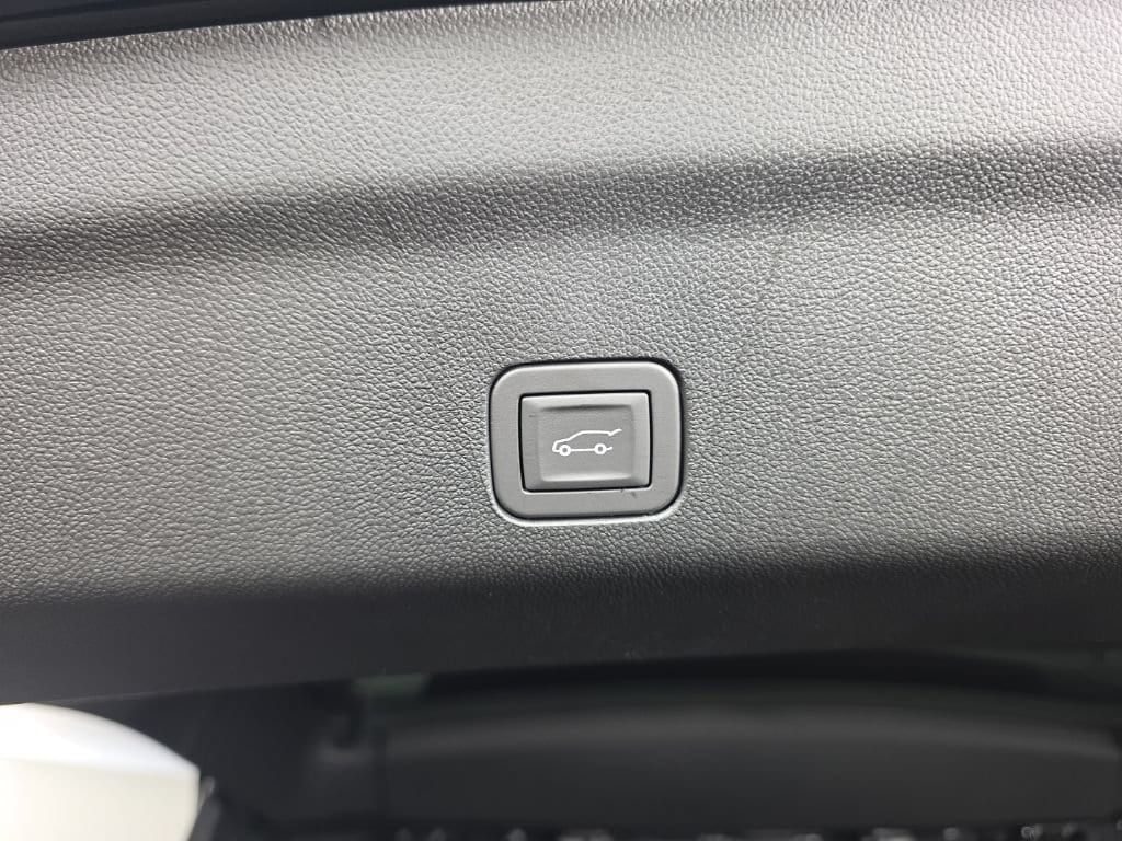 2026 Chevrolet Suburban LT - Photo 31