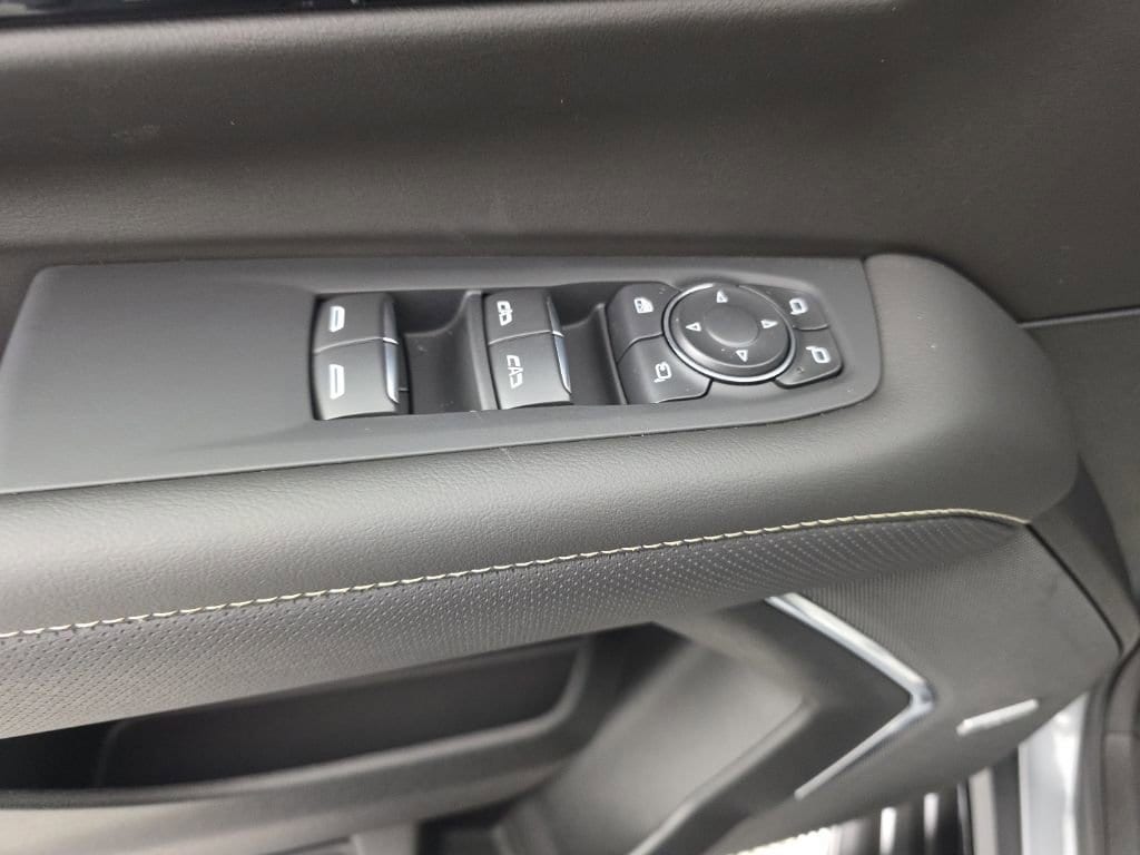 2025 Chevrolet Suburban Premier - Photo 14