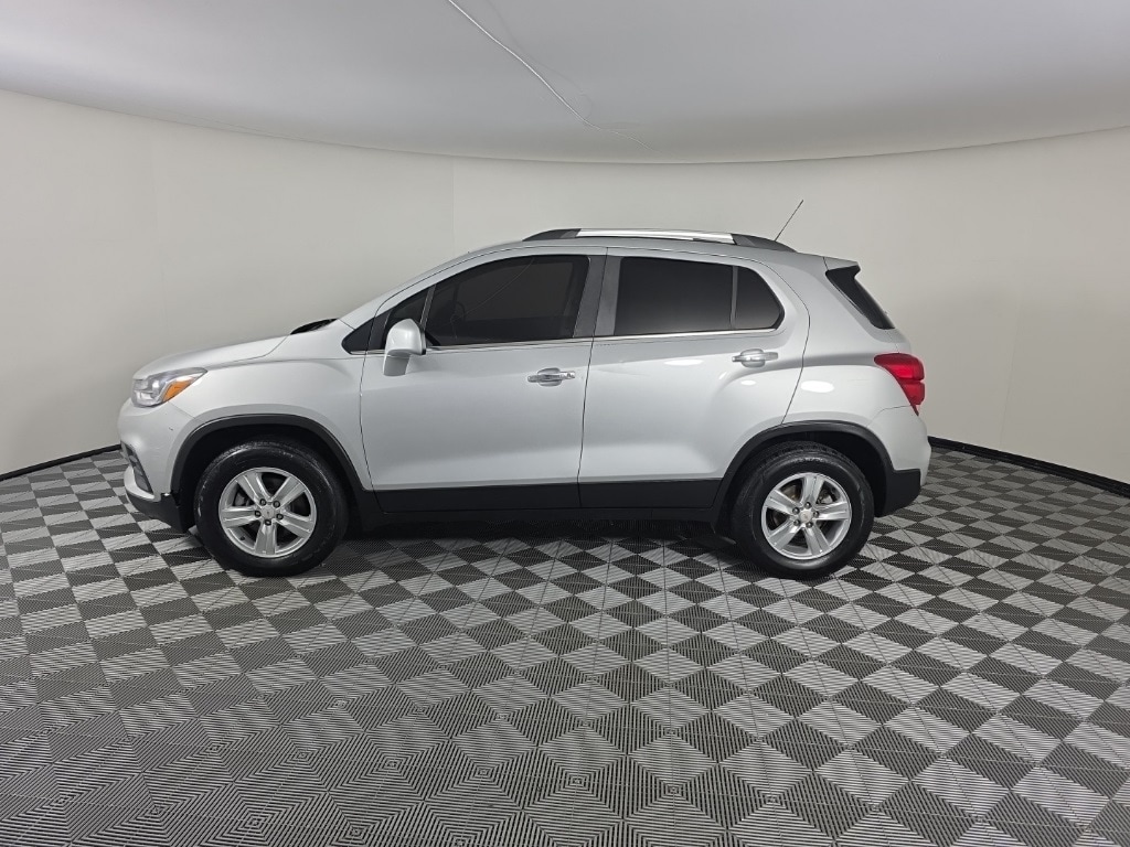 Used 2019 Chevrolet Trax LT with VIN KL7CJPSBXKB860817 for sale in Huntington, IN