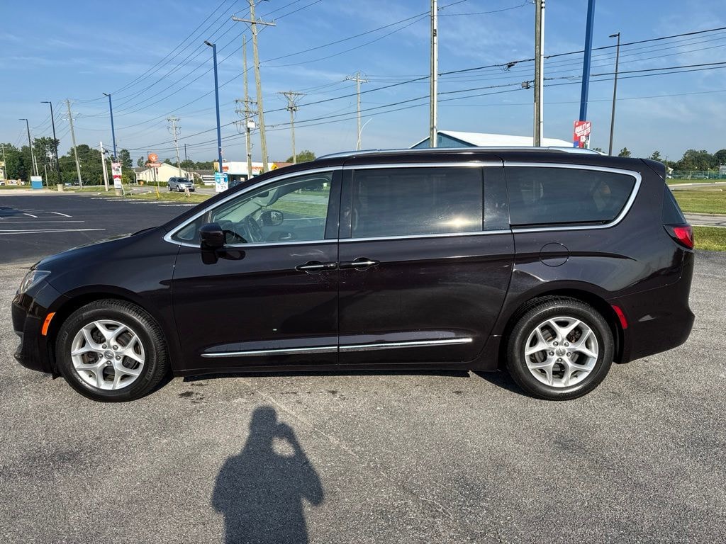 Used 2018 Chrysler Pacifica Touring L Plus Minivan/Van